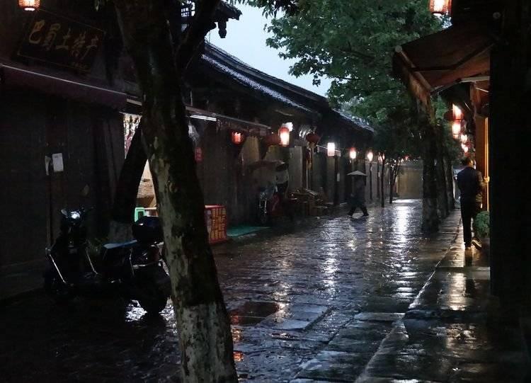 旋转螺旋塔